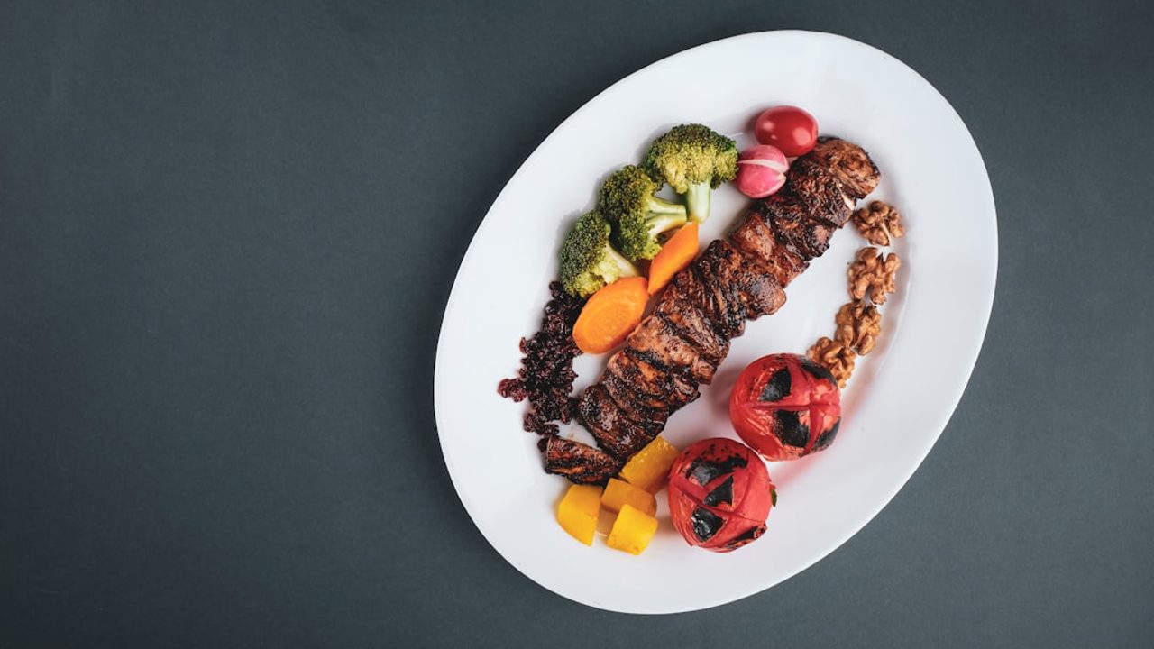 How To Balance Nutrition While Traveling: Practical Tips For Hotel Breakfasts, Flights, And Restaurants