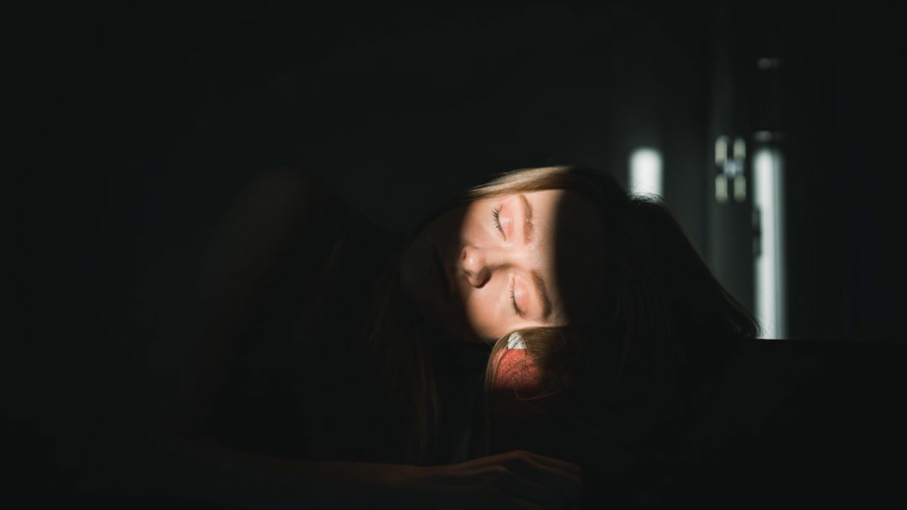 What Is Overthinking (Mental Chatter) Before Sleep, and How Can You Reduce It?