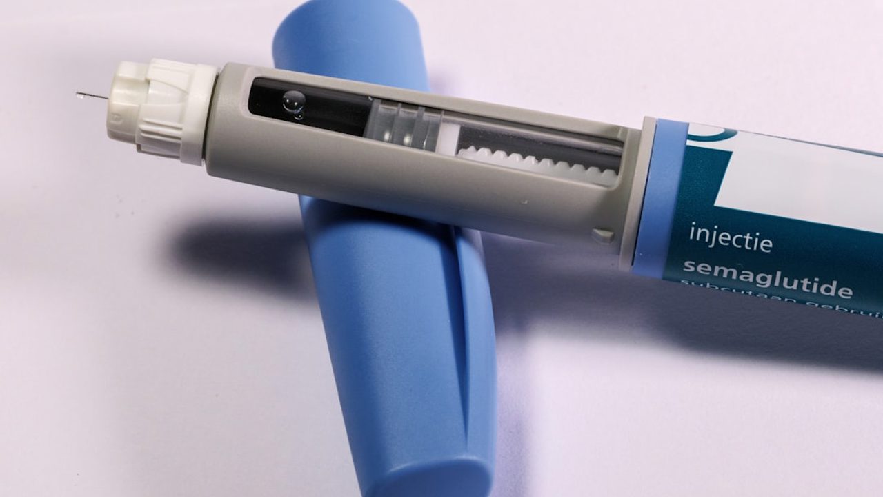 Auto-injector pen for diabetes treatment
