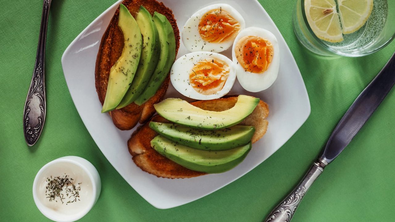 Open avocado sandwiches with egg