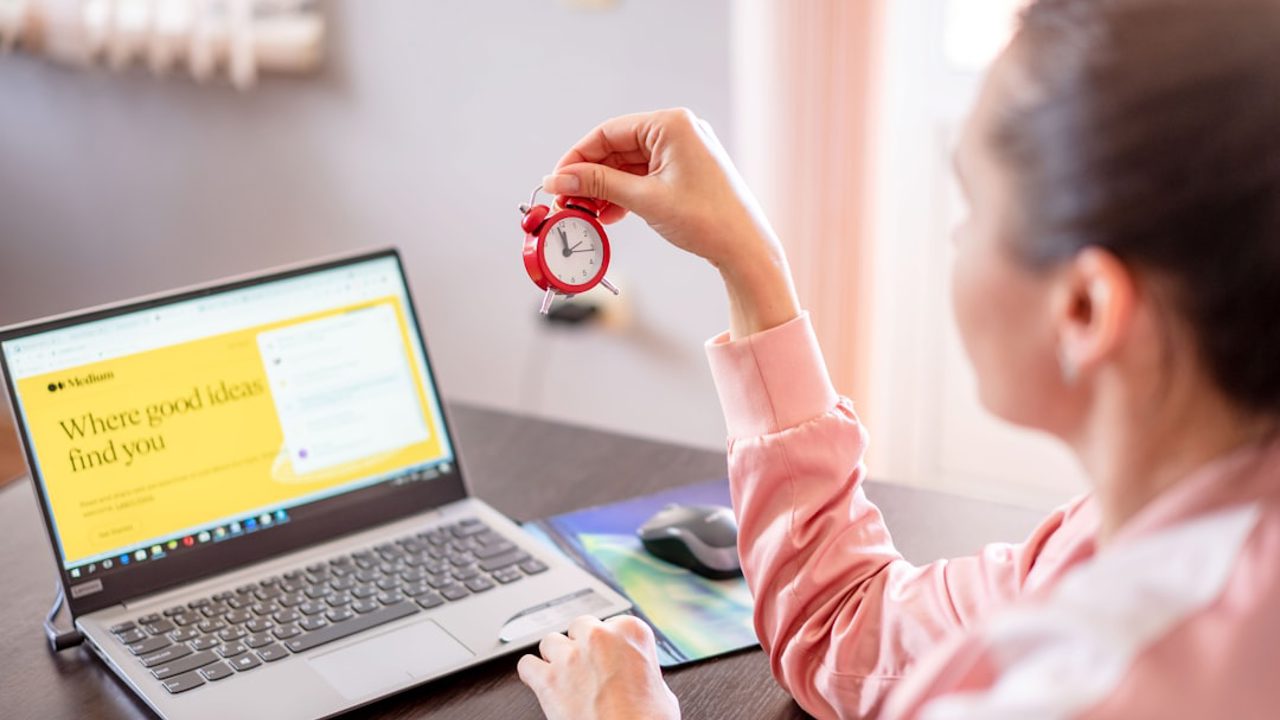 What Is Distractibility? Ways to Improve Focus with Digital Attention Hygiene
