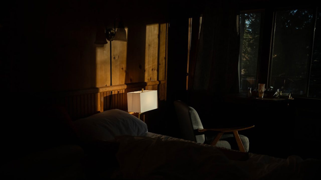 Waking Up Early on Weekdays Without an Alarm: A Step-by-Step Plan