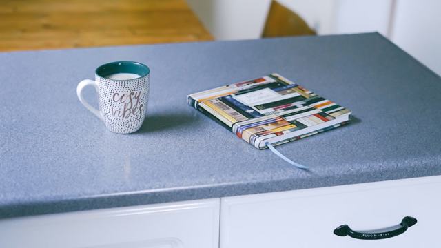 What Is Emotional Hunger? Ways to Break the Snacking Cycle