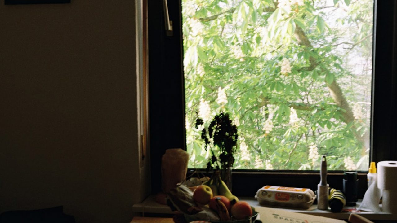 What Is Emotional Hunger? Ways to Break the Snacking Cycle