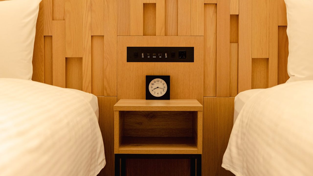 Reduce Phone Use Before Bed: Ways to Improve Sleep Quality