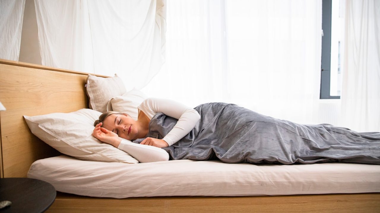 How to Establish a Sleep Schedule for Shift Work: Light, Nutrition, and Napping Strategies