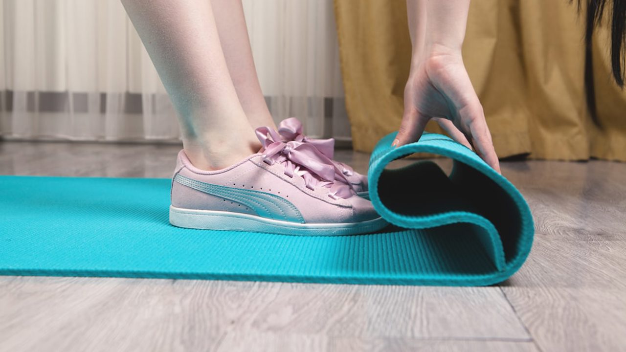 Ways to Reduce Varicose Veins, Swelling, and Foot Pain for People Who Stand All Day
