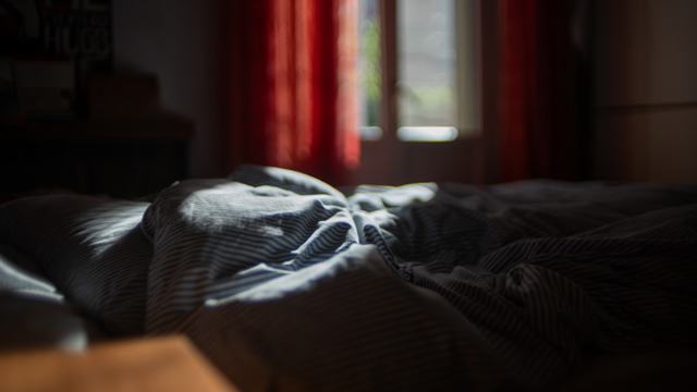 What to Eat Before Bed: Ways to Reduce Night Hunger, Acid Reflux, and Sleep Disruption